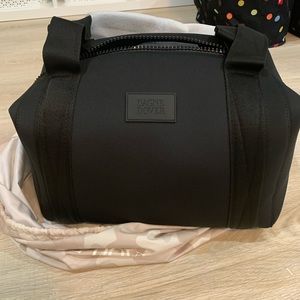 NWT Dagne Dover black medium Landon carryall